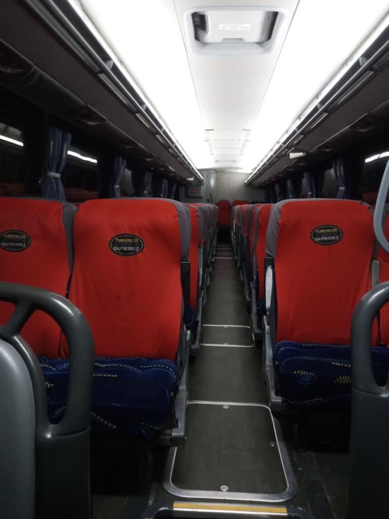 Interior de autobús turístico GUTSA para viajes largos